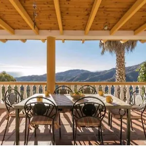 Casa Laura Holiday home